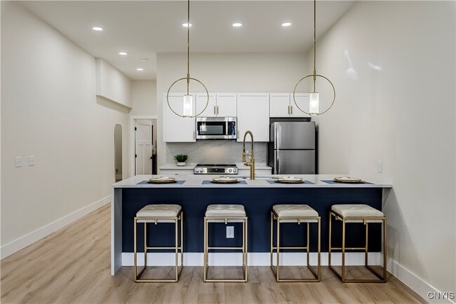 Photo - 1104 Main St