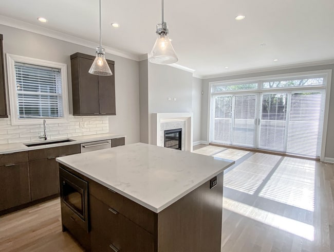 Photo - 3347 N Kenmore Ave Apartments Unit 3347-3S