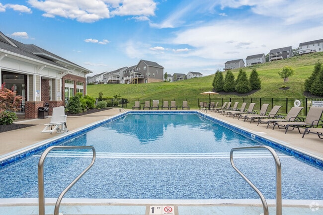 Piscina - The Flats at Summit Station