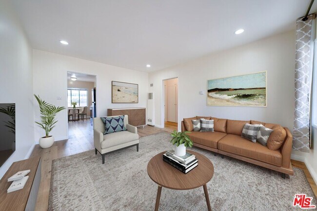 Building Photo - 1247 22nd St Unit 5