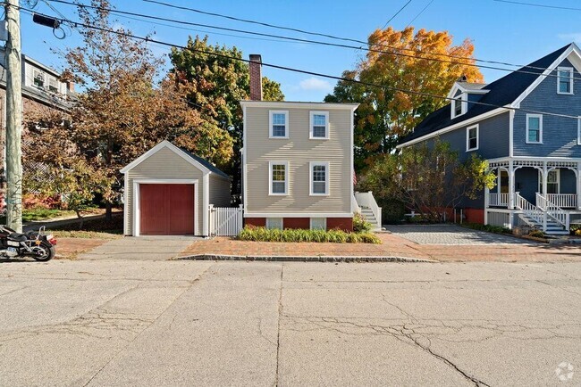 Building Photo - 39 Cabot St Rental