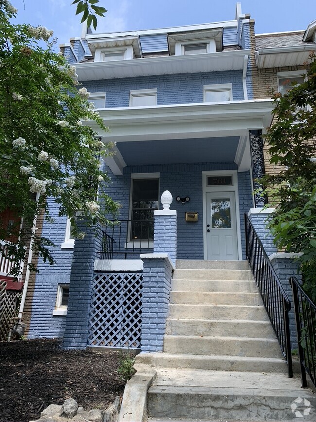 Building Photo - 761 Princeton Plz NW Unit Eng Basement studio Rental