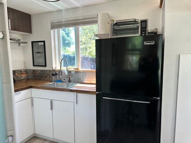 Photo - 977 McFarlane Ave Unit A