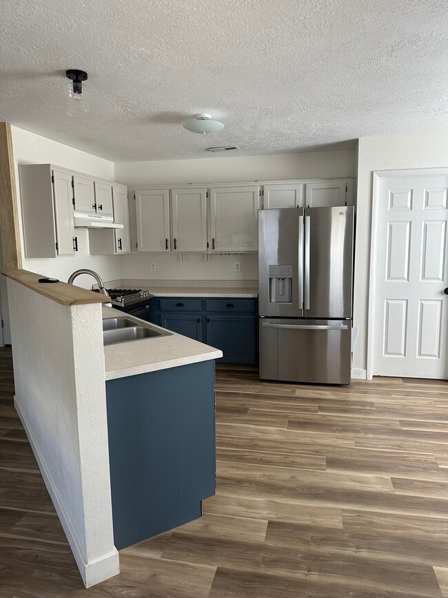 Photo - 1097 N Cedar Blvd