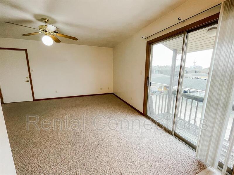 Photo - 500 E College St