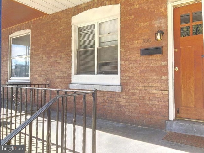 Photo - 306 Leverington Ave