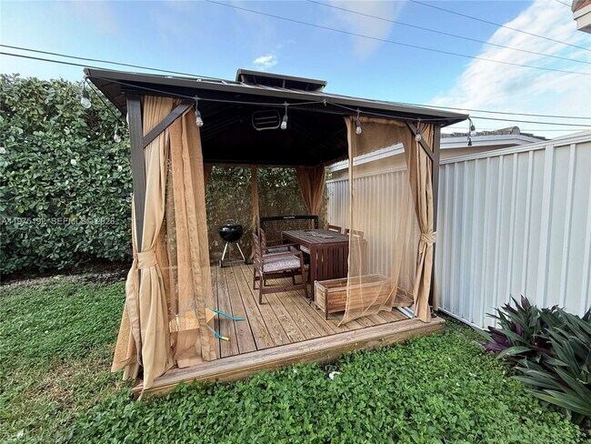 Photo - 4850 SW 4th St