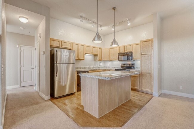 Photo - Beautiful Move in Ready- 3rd-floor condo in the heart of Mayfair-Lowry Unit K