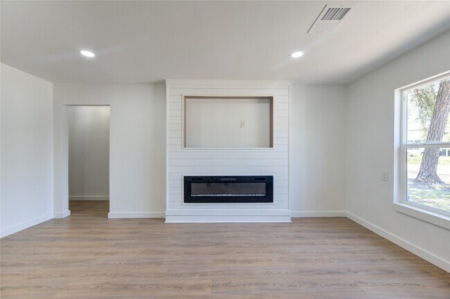 Photo - 6725 Madrid St