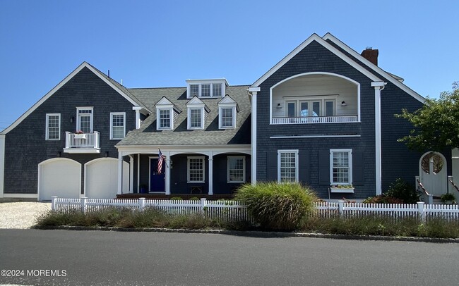 1081 Barnegat Ln