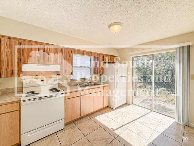 Photo - 5859 Charlton Dr