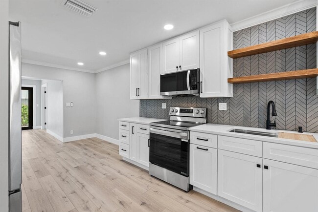 2600 NE 5th Ave