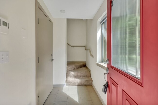 Photo - Cheery & Bright Columbia City Townhome