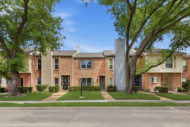 Building Photo - 1011 Fountain View Dr