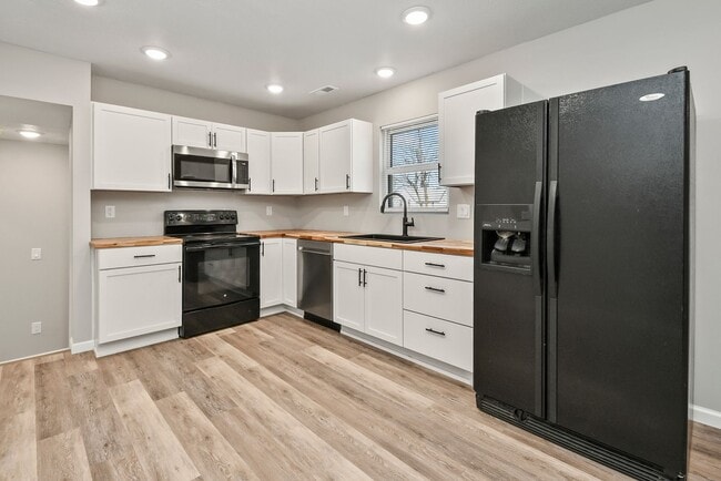 Photo - Springfield 4 Bed Rental | Fully Remodeled | Corner Lot