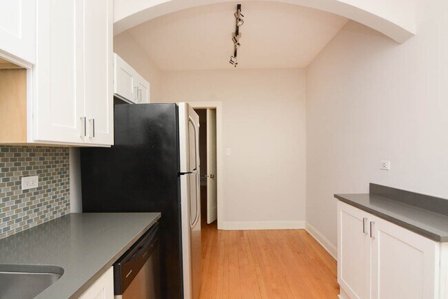 Photo - 2326 N Rockwell St Unidad B2