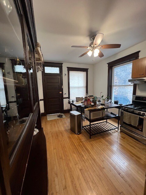 Photo - 1909 S May St Unidad 1