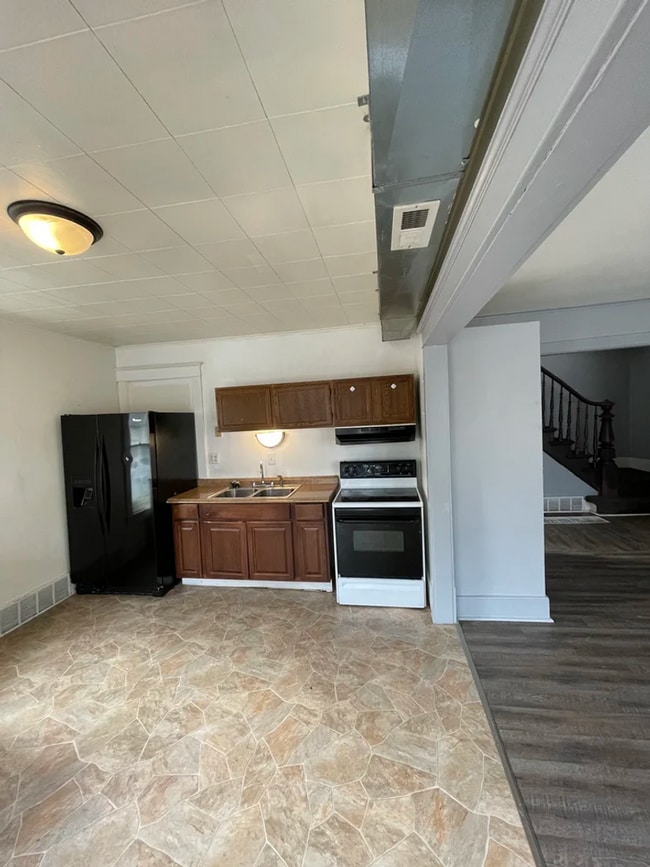 Photo - Click the “Apply Now” button or email wapmrentals@gmail.com for a prompt response.