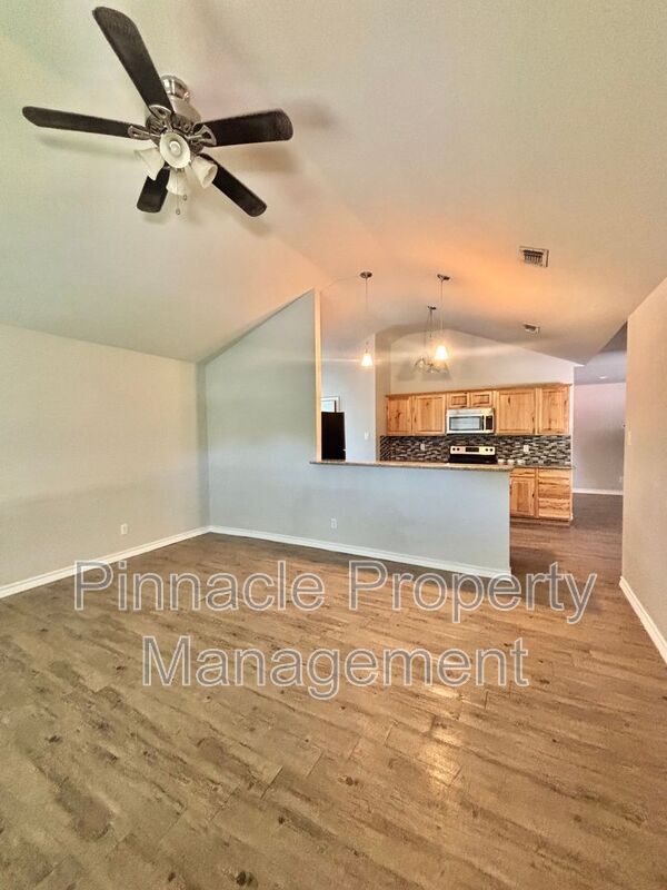 Photo - 2213 Johnson St