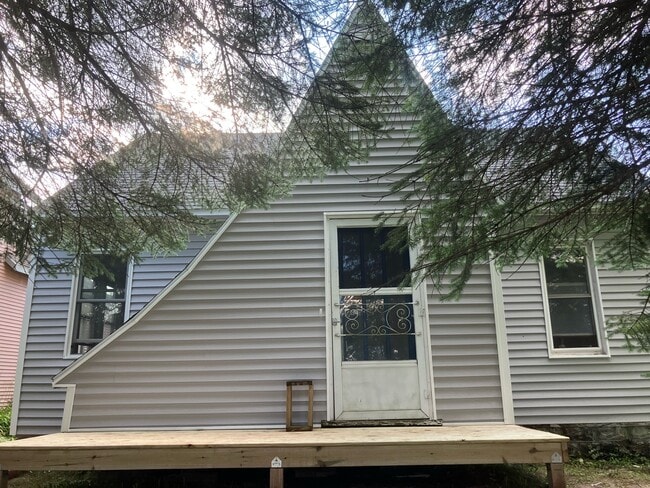 Building Photo - 1408 Ashmun St