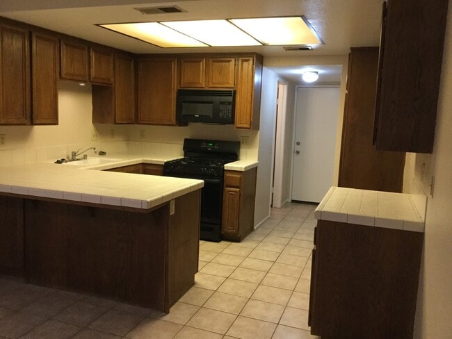 Photo - 2 Bedroom 2.5 Bathroom Condo in Canyon Crest Unit 25