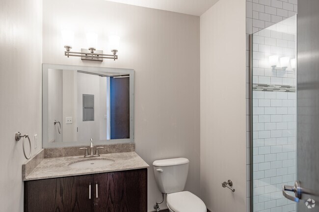 1BR, 1BA - 700SF - Bathroom