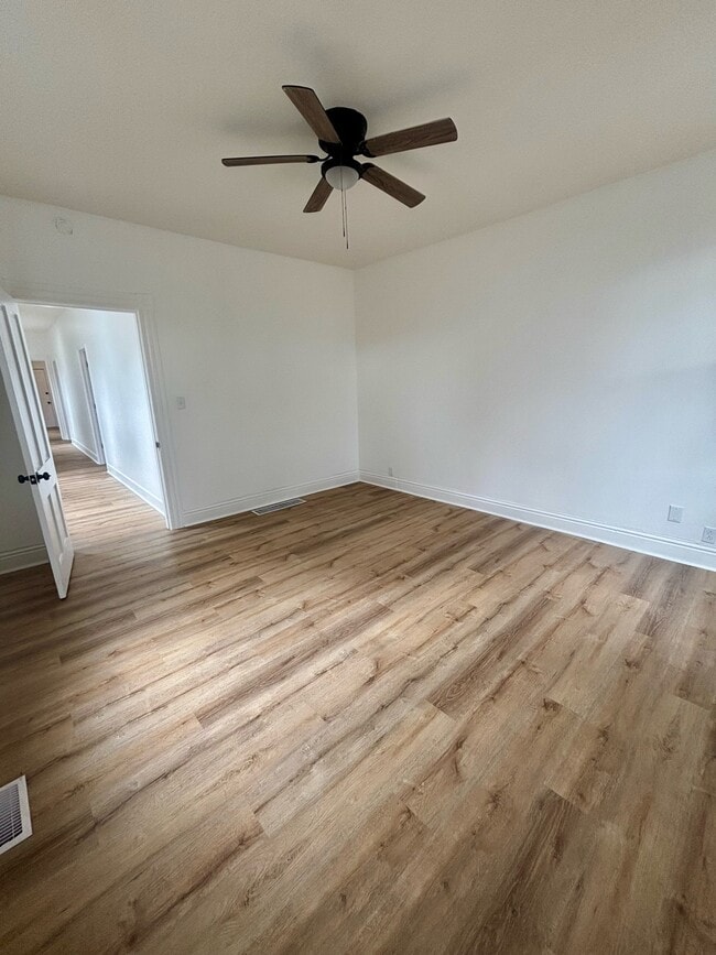 Photo - 525 E 8th St