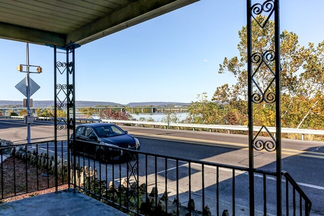 Photo - 302 S Front St Unit 1