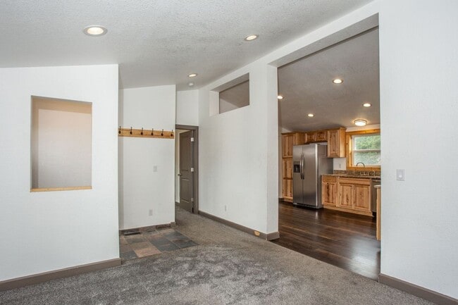 Building Photo - 3 Bedroom, 2 Bath Home in French Creek