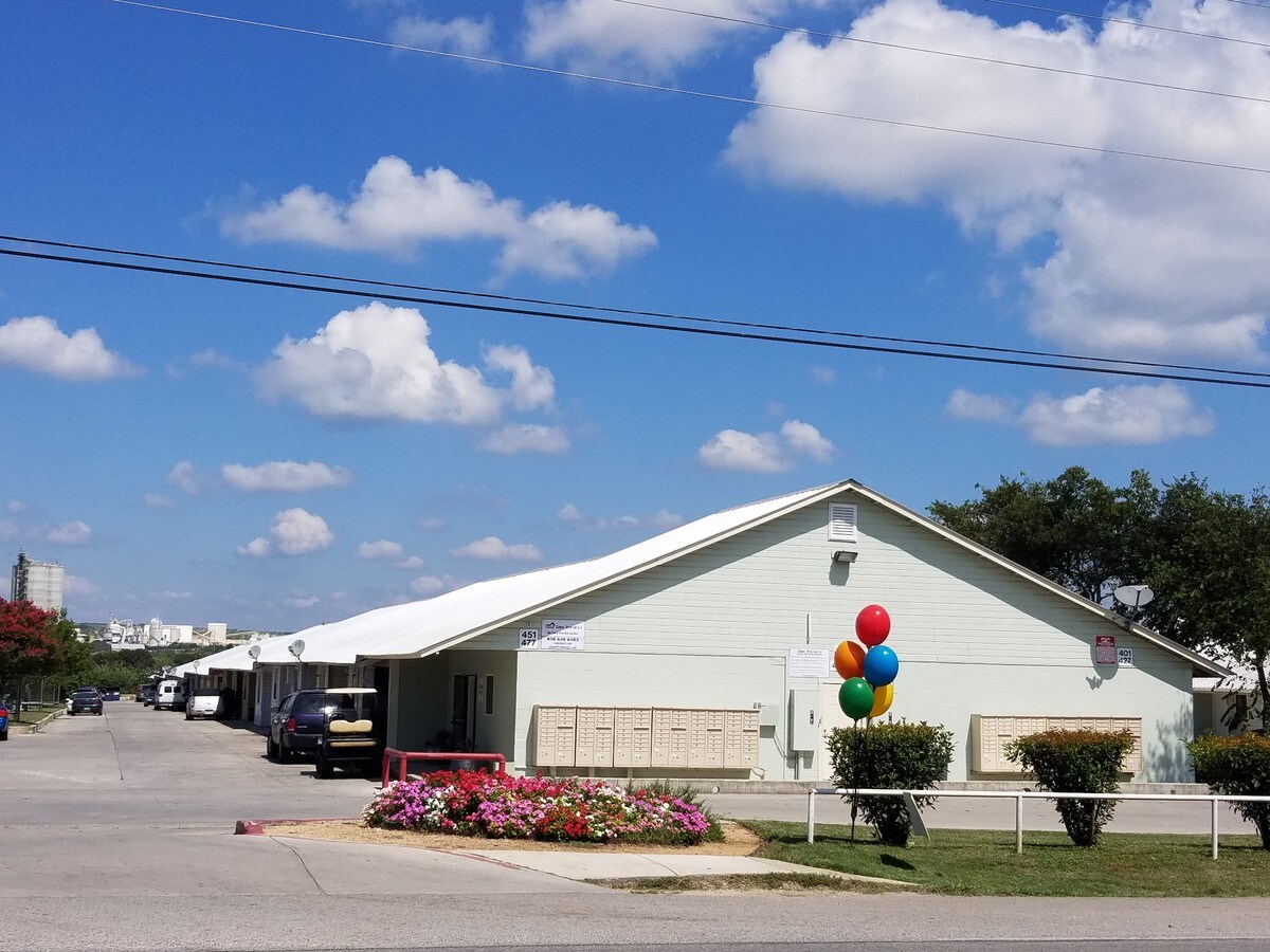 Comal Apartments - Comal Apartments