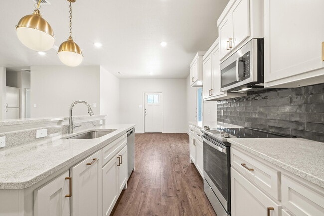 Photo - 10901 Aberdeen Ave