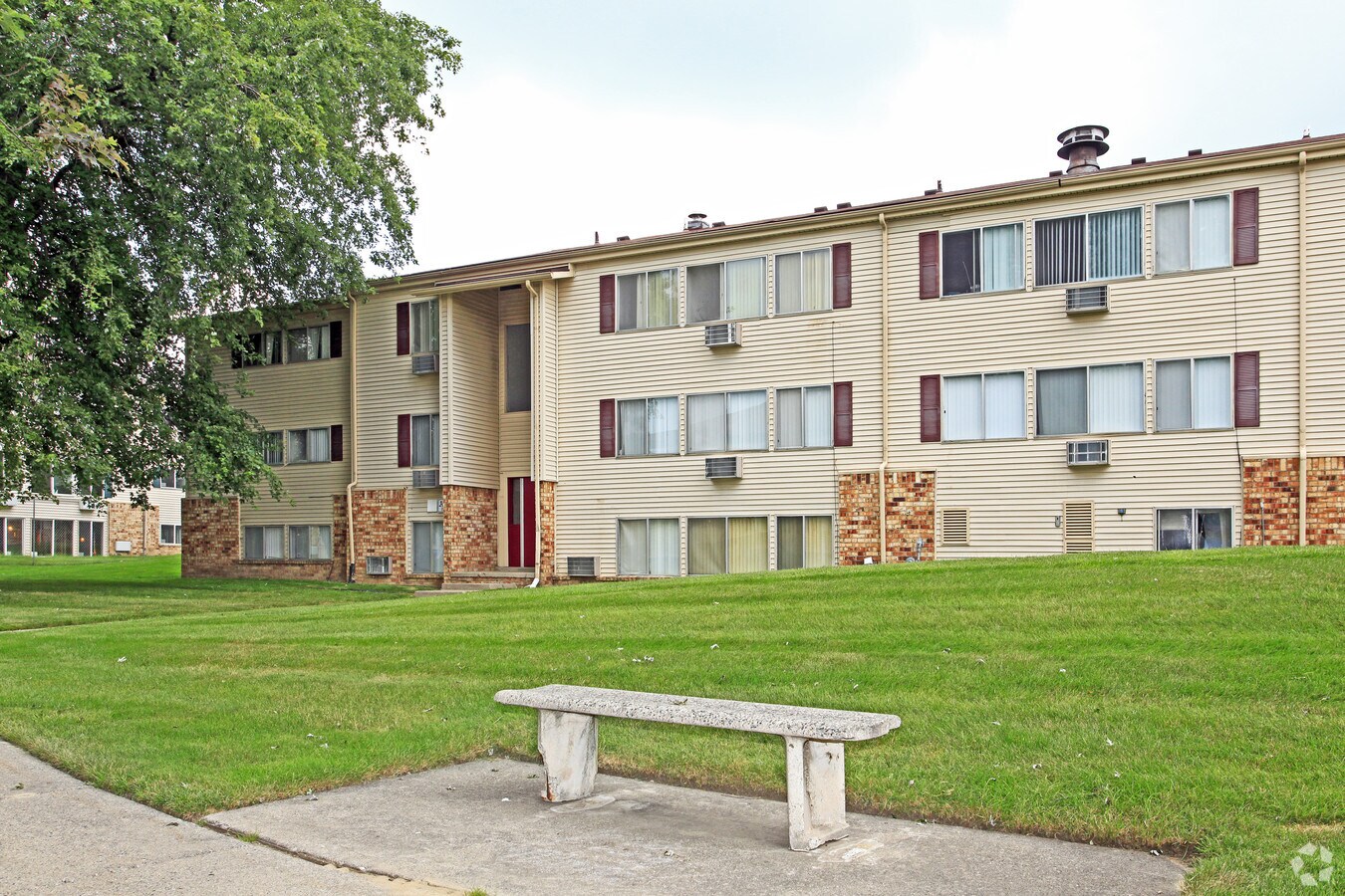 Edgewood Park - Edgewood Park Apartments