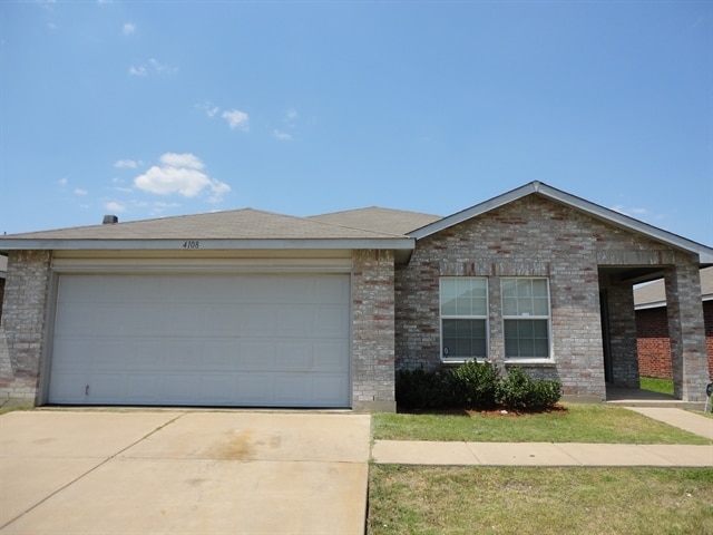 Building Photo - 4108 Thoroughbred Trail