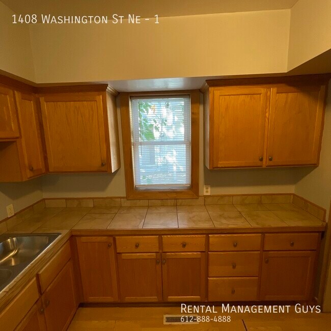 Photo - Very Nice 2 Bedroom! Garage and Laundry In... Unidad 1