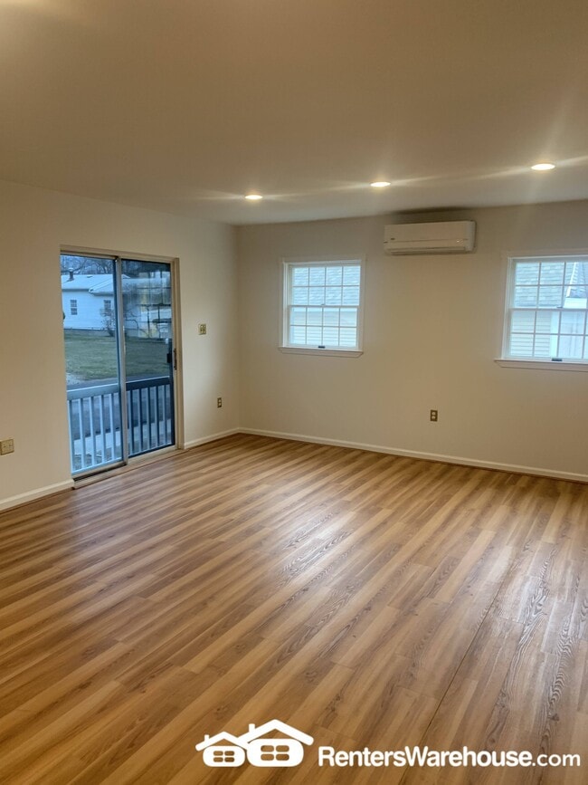 Photo - 304 Magothy Rd