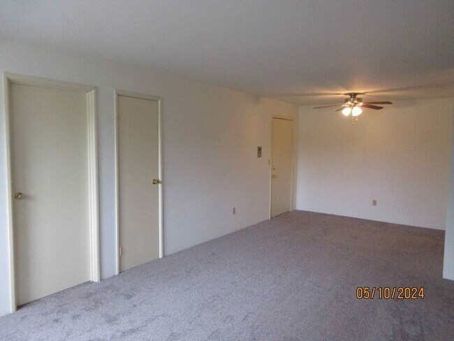 Photo - Upper 2 bedroom plus den in Germantown Unit 15623 - 14