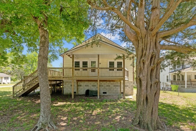 Photo - 209 Ellington St