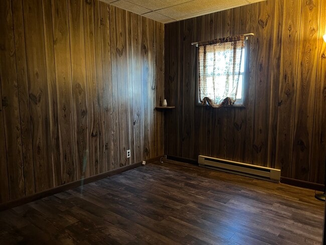 Photo - 106 Main St S Unidad West