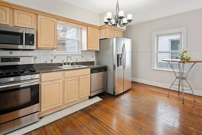 Photo - 2133 Hendrickson St