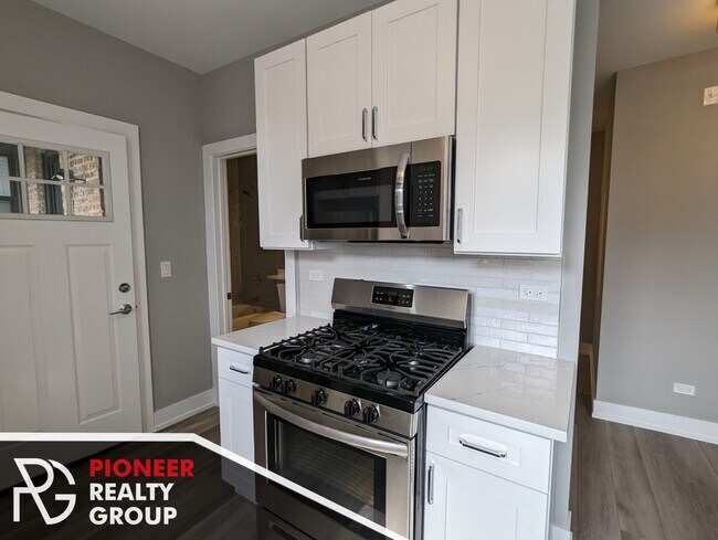 Photo - 3943 N Janssen Ave Unit 2