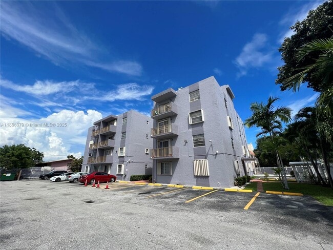 Building Photo - 1661 SW 3rd St Unit 16 Rental