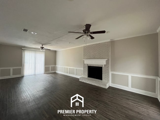 Photo - 8555 Buckhurst Rd