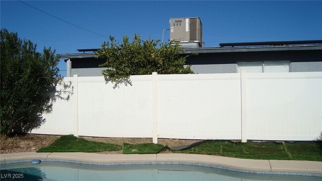 Photo - 5712 Stacey Ave