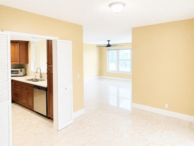 Photo - 10777 W Sample Rd Unit # 312