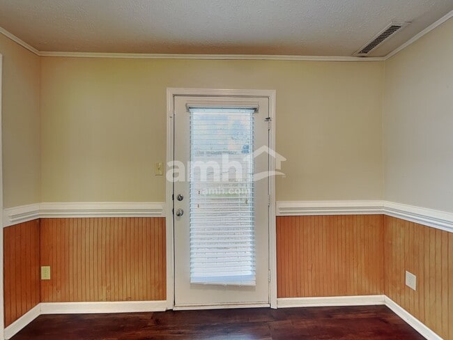 Photo - 926 Littleton Dr