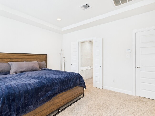 Photo - 2761 Clinton Dr
