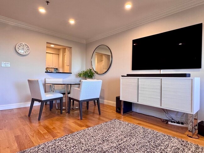 Photo - 16 Harcourt St Unit 9K
