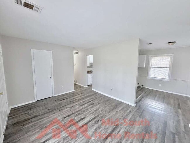 Photo - 1880 Willow Wood Ave