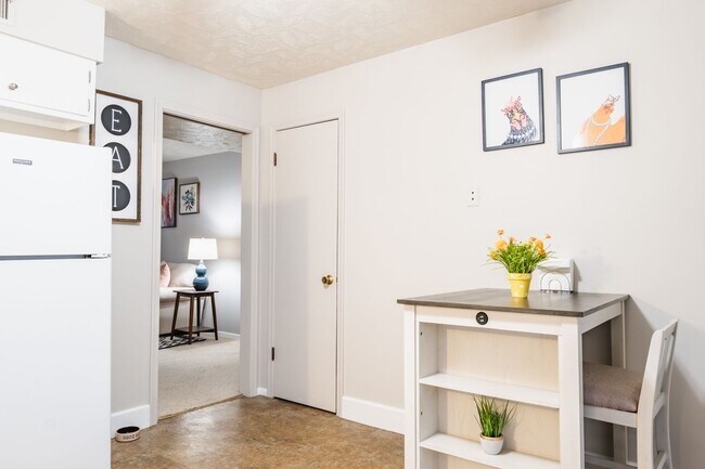 Photo - The Colonial Apartments