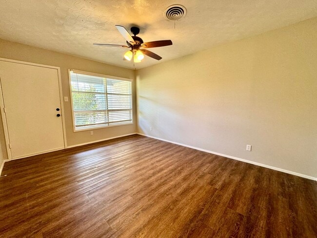 Photo - Beautiful Home right next to Hobby Lobby and Remington Park! Self Showing